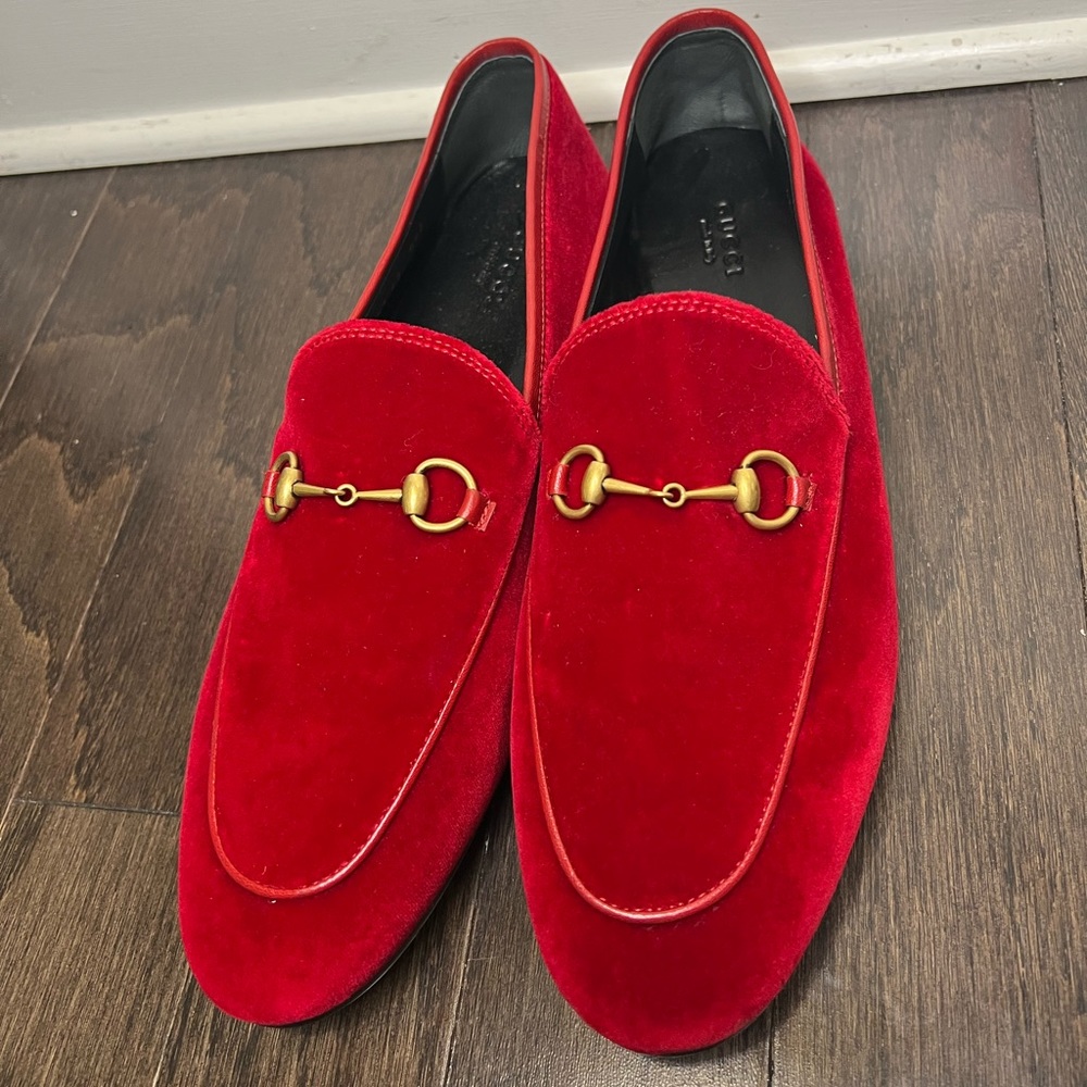 Red velvet GUCCI loafers size 42 gently worn